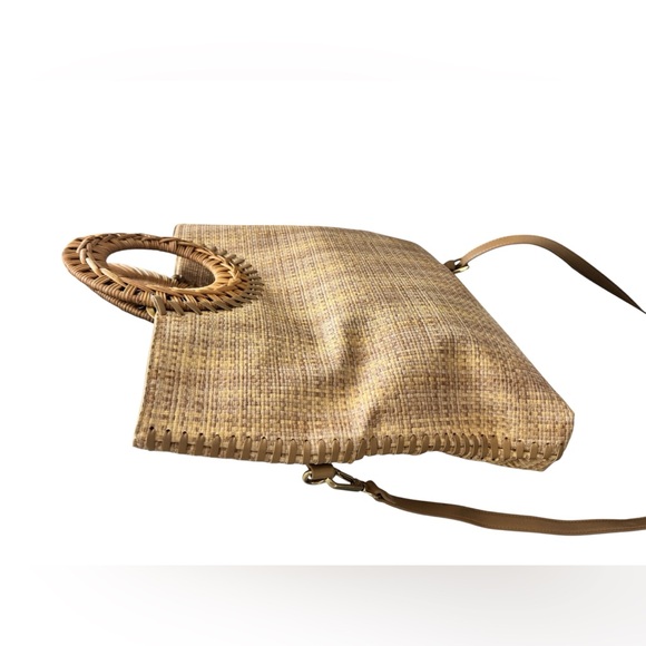 Dolce Vita
Lilah Foldover Clutch - Picture 9 of 11